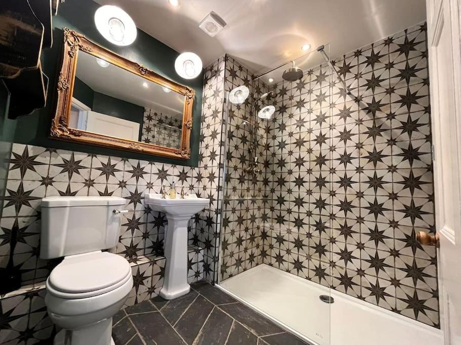 Blue Anchor House - Seaview, Hot Tub Apartments Экстерьер фото