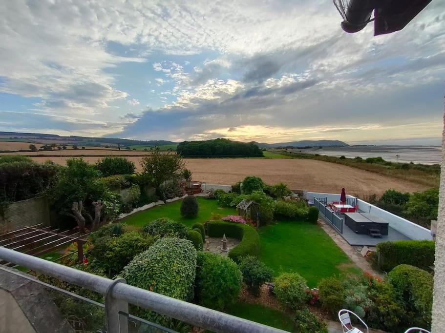 Blue Anchor House - Seaview, Hot Tub Apartments Экстерьер фото