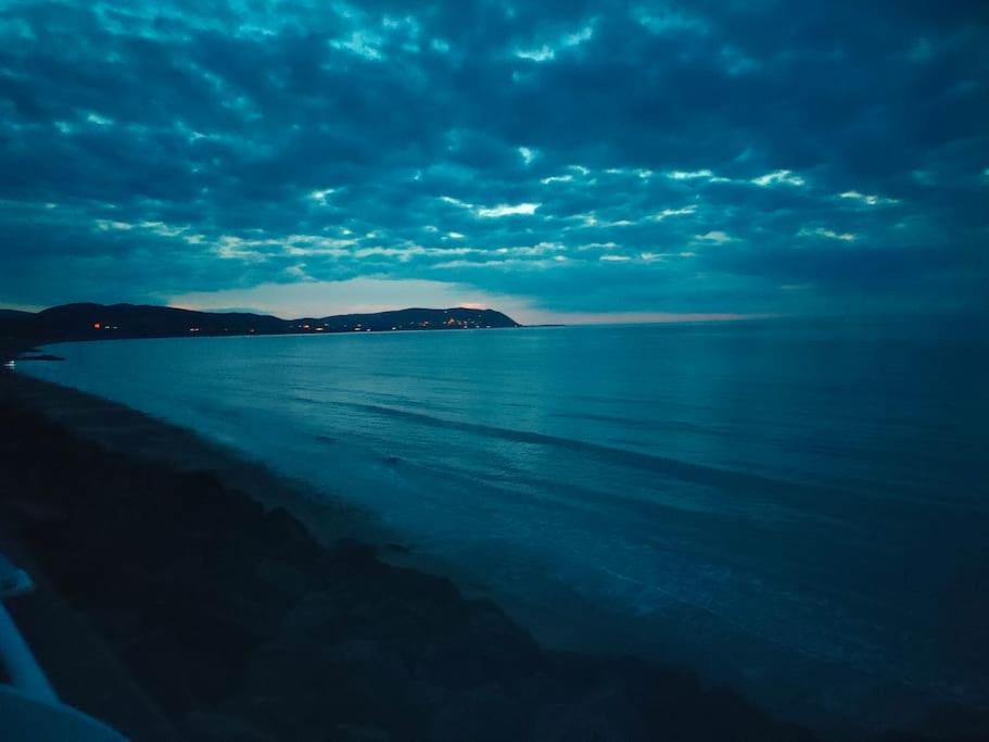 Blue Anchor House - Seaview, Hot Tub Apartments Экстерьер фото