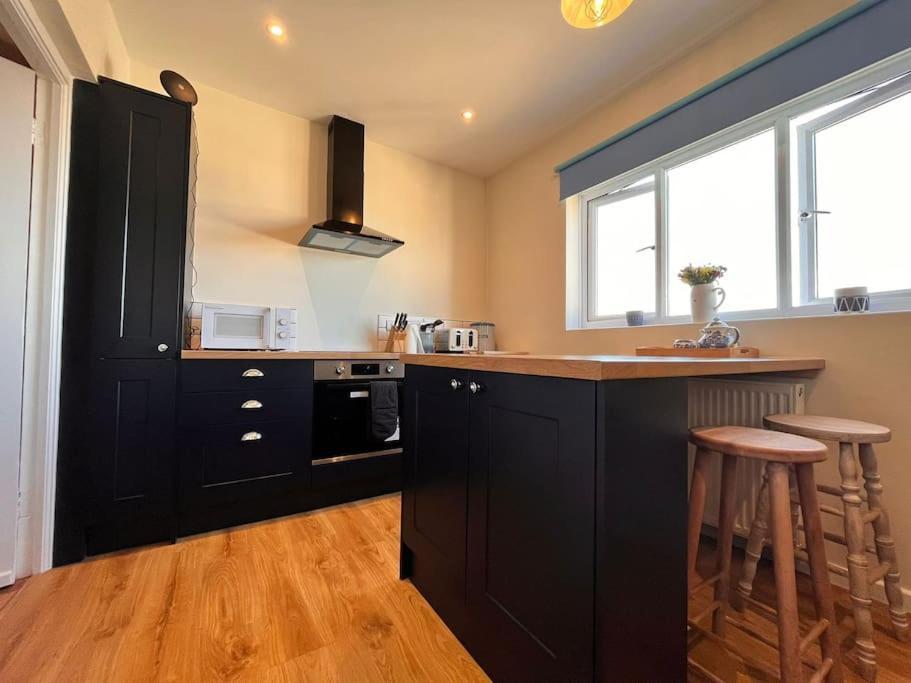 Blue Anchor House - Seaview, Hot Tub Apartments Экстерьер фото