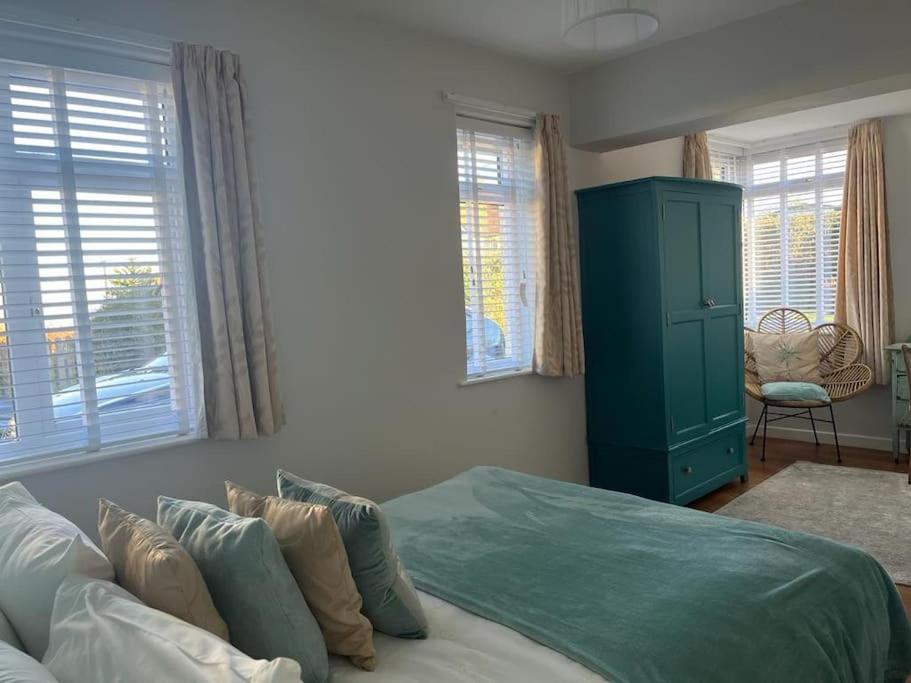 Blue Anchor House - Seaview, Hot Tub Apartments Экстерьер фото