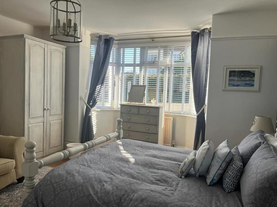 Blue Anchor House - Seaview, Hot Tub Apartments Экстерьер фото