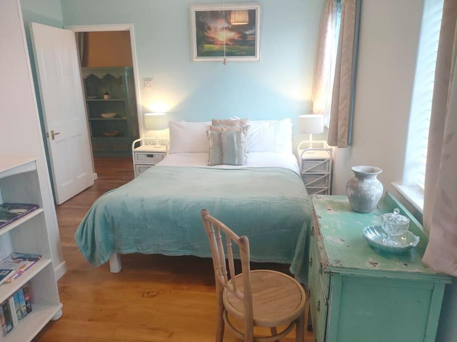 Blue Anchor House - Seaview, Hot Tub Apartments Экстерьер фото