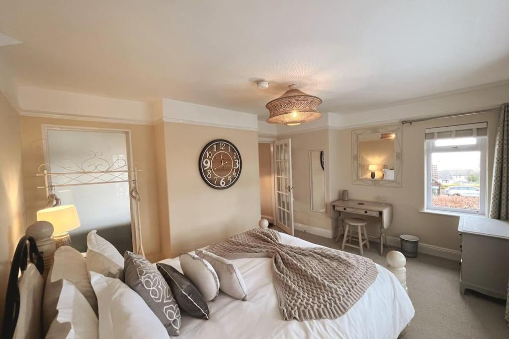 Blue Anchor House - Seaview, Hot Tub Apartments Экстерьер фото