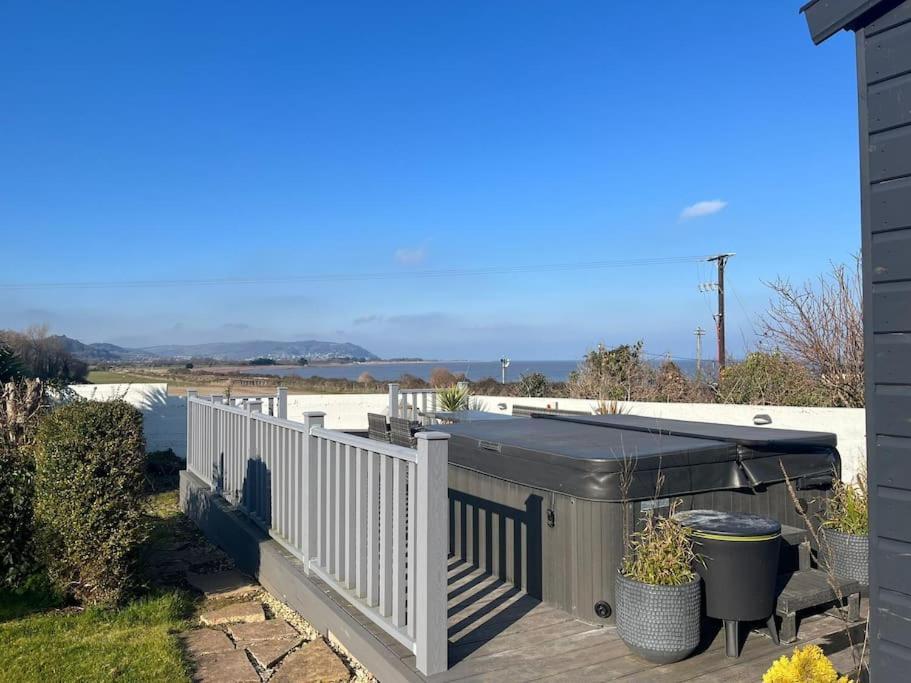 Blue Anchor House - Seaview, Hot Tub Apartments Экстерьер фото
