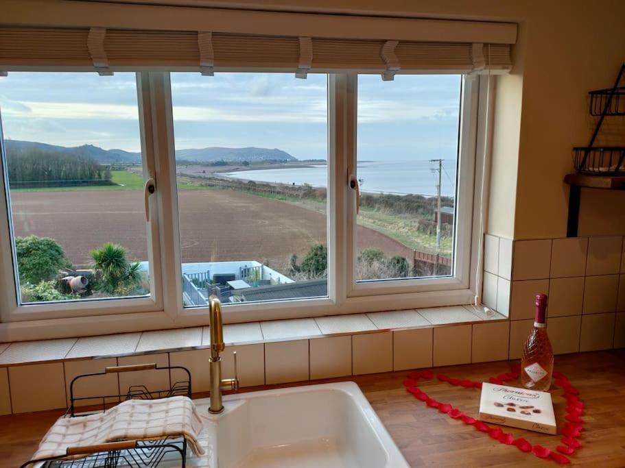 Blue Anchor House - Seaview, Hot Tub Apartments Экстерьер фото