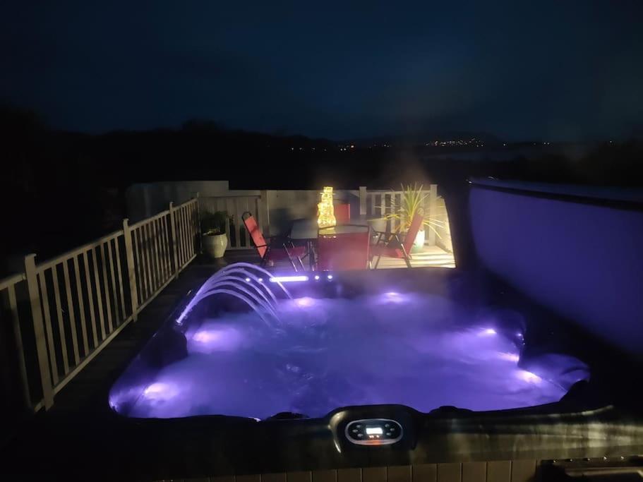 Blue Anchor House - Seaview, Hot Tub Apartments Экстерьер фото