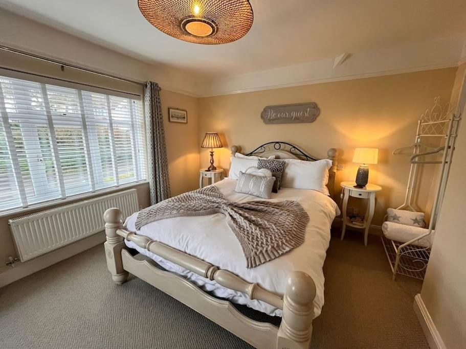 Blue Anchor House - Seaview, Hot Tub Apartments Экстерьер фото