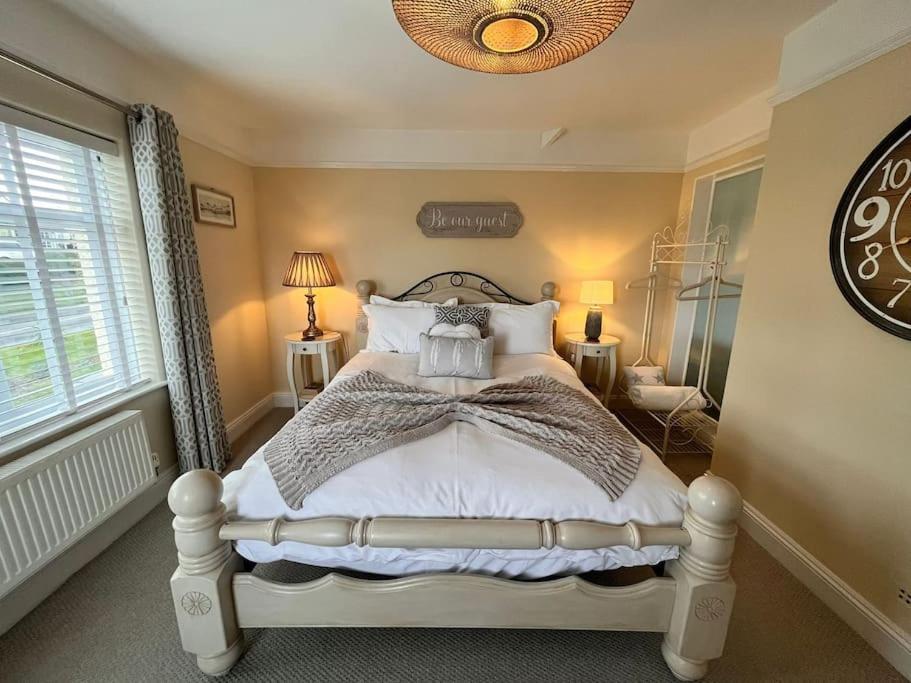 Blue Anchor House - Seaview, Hot Tub Apartments Экстерьер фото