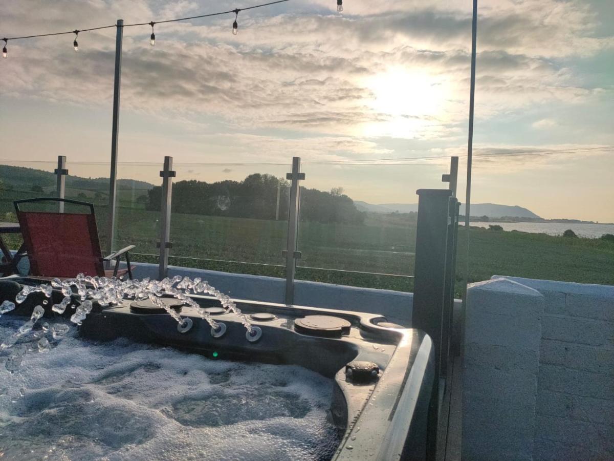 Blue Anchor House - Seaview, Hot Tub Apartments Экстерьер фото